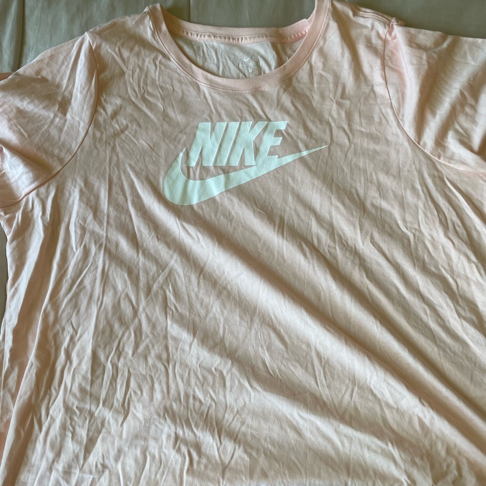 Light pink womens Nike Tee- brand new never worn
